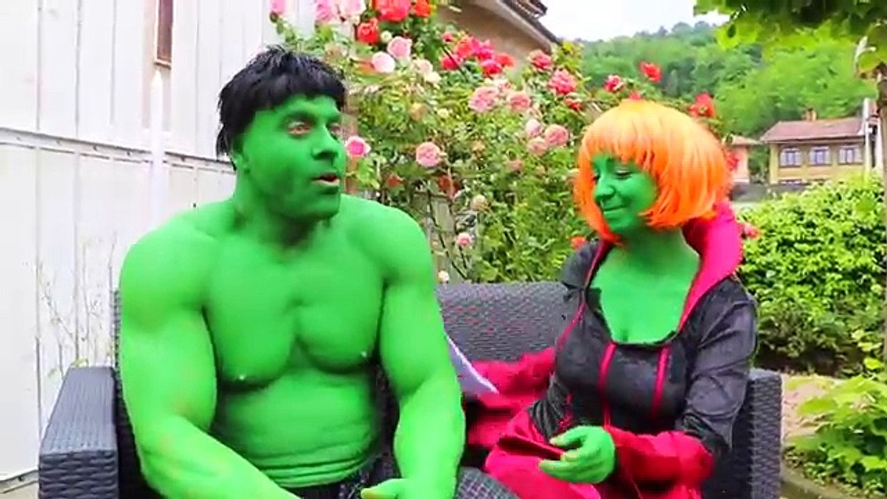 Hulk Kissing Lady Hulk! Love Letter Prank w Spiderman, Joker & Venom! Superhero fun Vidéo