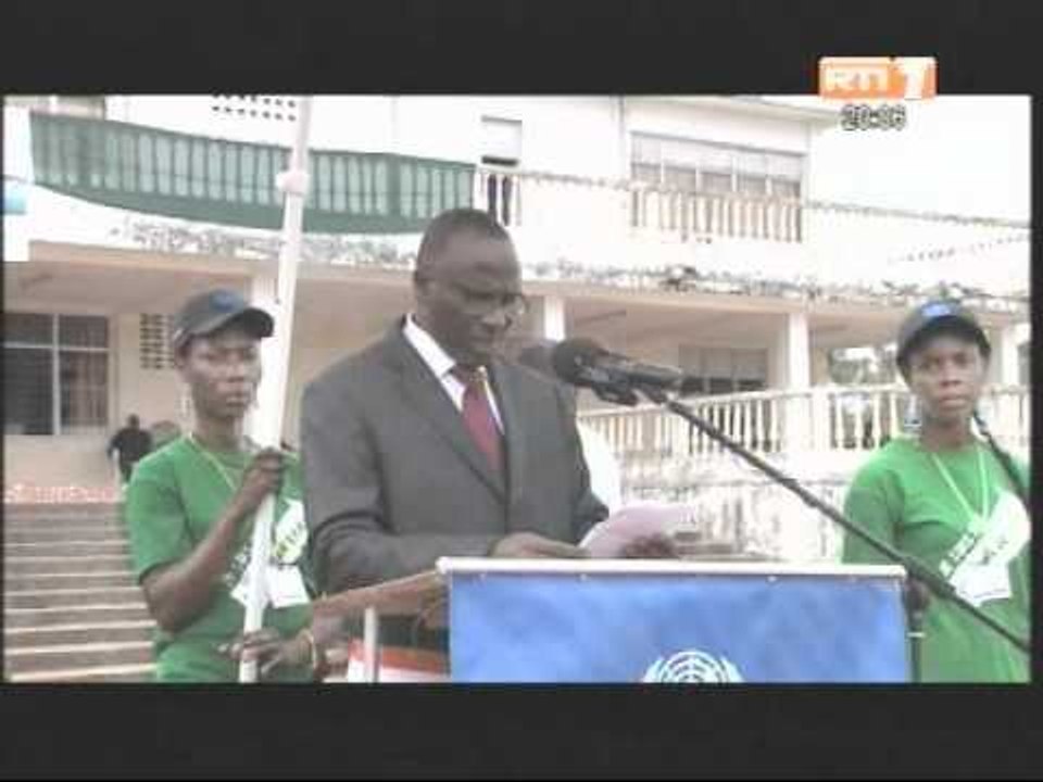 20 ème journée de l'ONUCI : Bert Koenders prone la paix à Sikensi