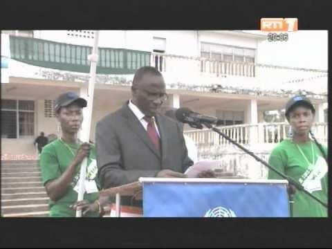 20 ème journée de l'ONUCI : Bert Koenders prone la paix à Sikensi