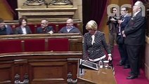 Ovació a Irene Rigau a l'hemicicle del Parlament pel judici pel 9-N