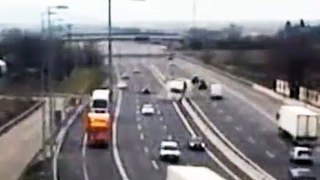 Espectacular accidente de un camión en la A2