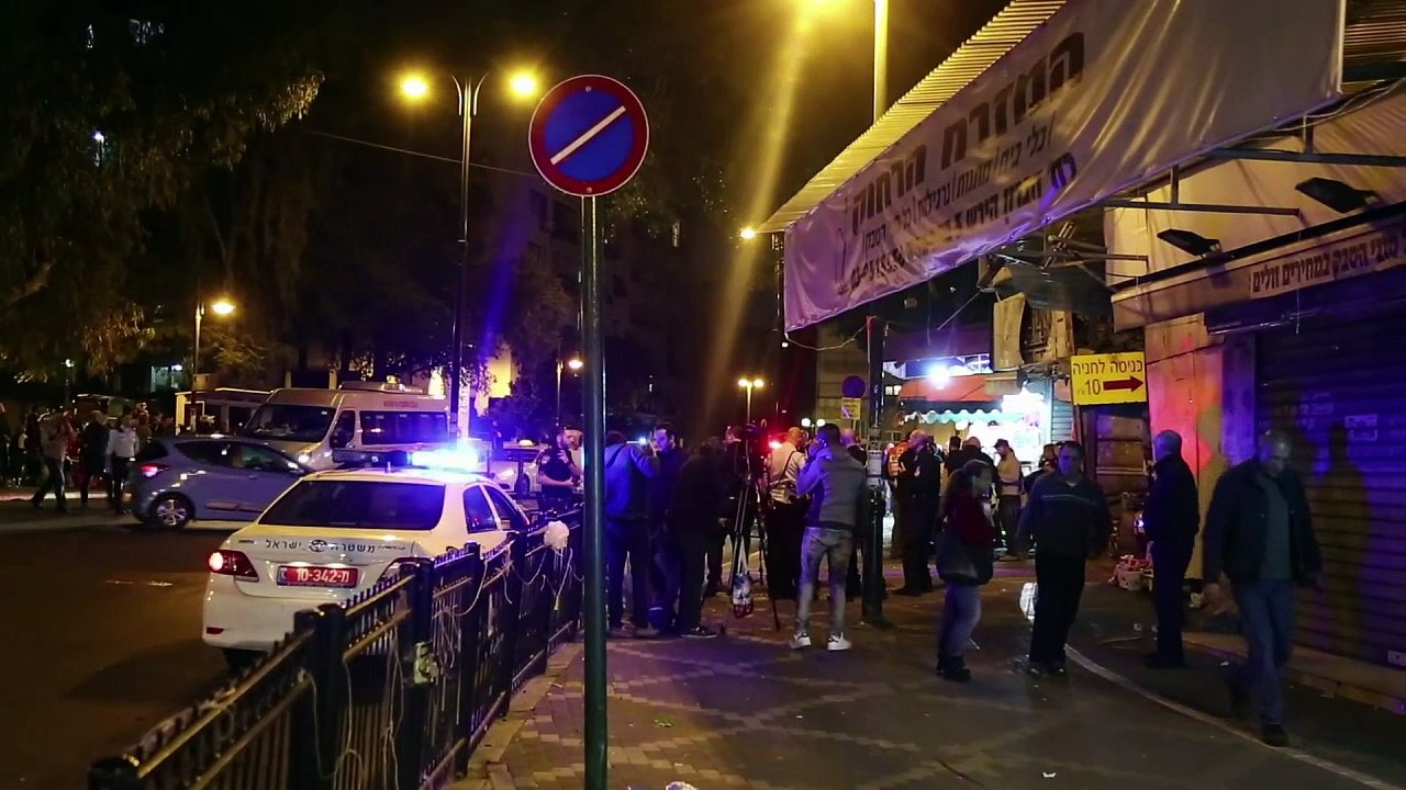 Palestino fere seis pessoas em mercado israelense