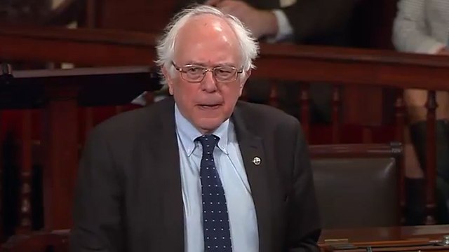 Bernie Sanders prend la défense d'Elizabeth Warren au Sénat