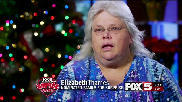 Cette mère de 5 enfants adopte les 3 enfants de sa voisine décédée, puis vit le choc de sa vie en voyant des inconnus