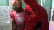 Паук Беременных ! Железный Человек и Pupple Человек-паук ! ж/ забавный супергерой в реальной жизни