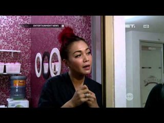 Denada resmikan salon kuku miliknya