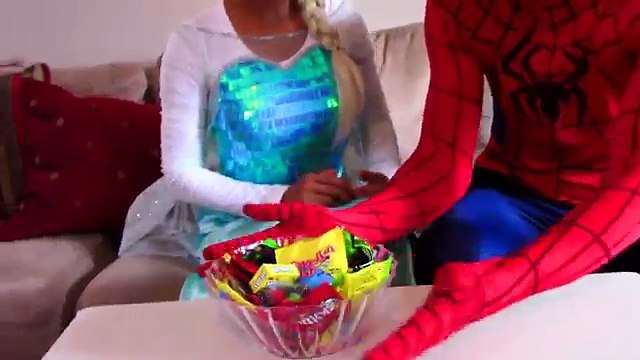 Паук замороженные elsa ж/ Twin Русалка Spiderbabies? Эльза рожает близнецов Супергерои в реальной жизни