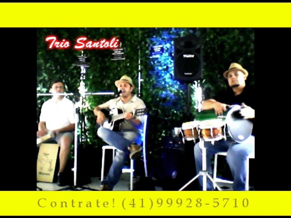 Trio Santoli tocando Saudosa Maloca