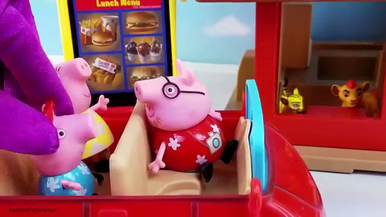 Тайная жизнь домашних животных Гиджет, Макс работает в McDonalds кассе Притворись играть игрушки сюрпризы