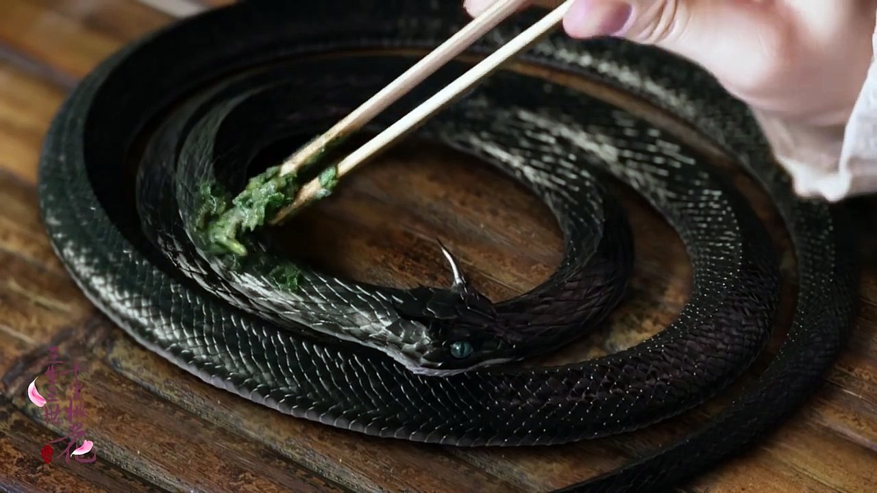 三生三世十里桃花 Eternal Love (撿回黑蛇) - She rescued the black sna