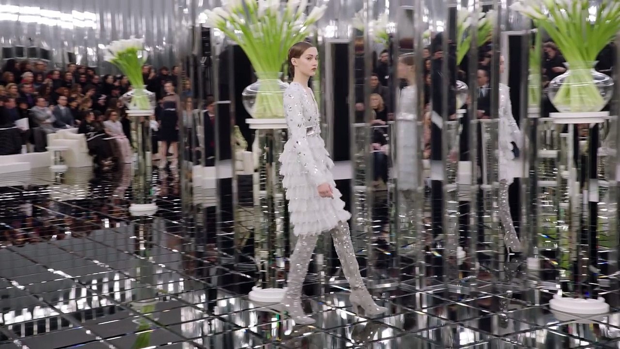 Making-of the Spring-Summer 2017 Haute Couture CHANEL Collection-6UMwftLlrQQ