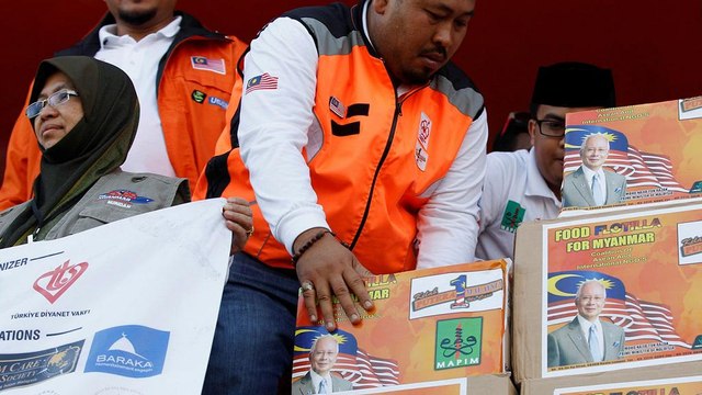 Μιανμάρ: Έφτασε το πλοίο με την ανθρωπιστική βοήθεια για τους Ροχίνγκια