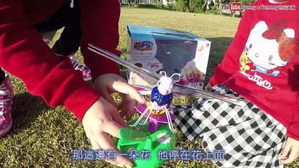 百合彩蝶是會飛的玩具 在玩具反斗城買的 昆蟲玩具 像無人機或是飛行玩具一樣的在天空飛 lily papillon 玩具開箱一起玩玩具 Sunny Yummy Kids TOYs toysrus-E8ECcyJTTaw