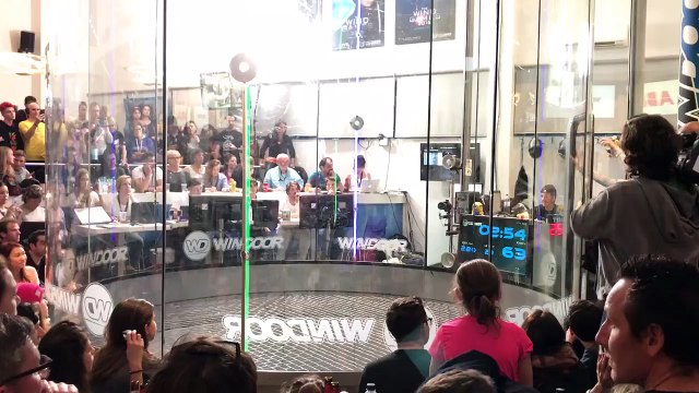 Maja Kuczyńska danse dans un simulateur de chute libre Windgames 2017