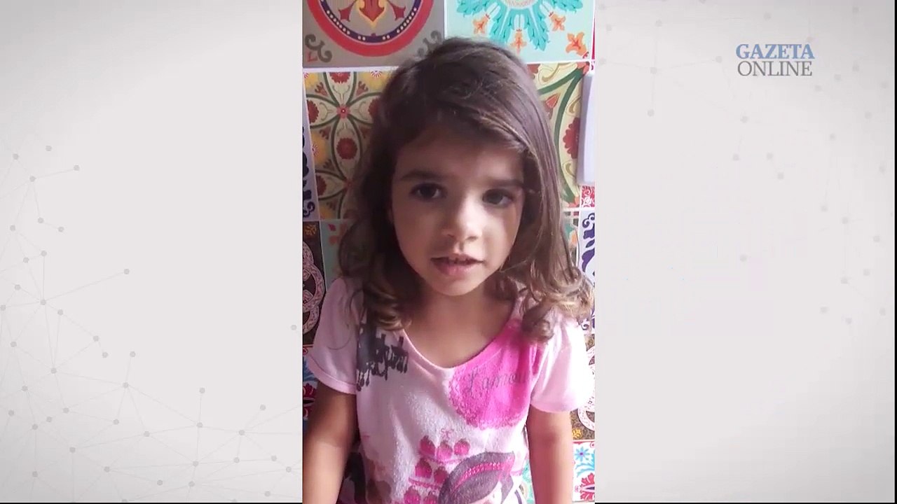 Menina está cansada de ficar em casa e quer voltar para a escola