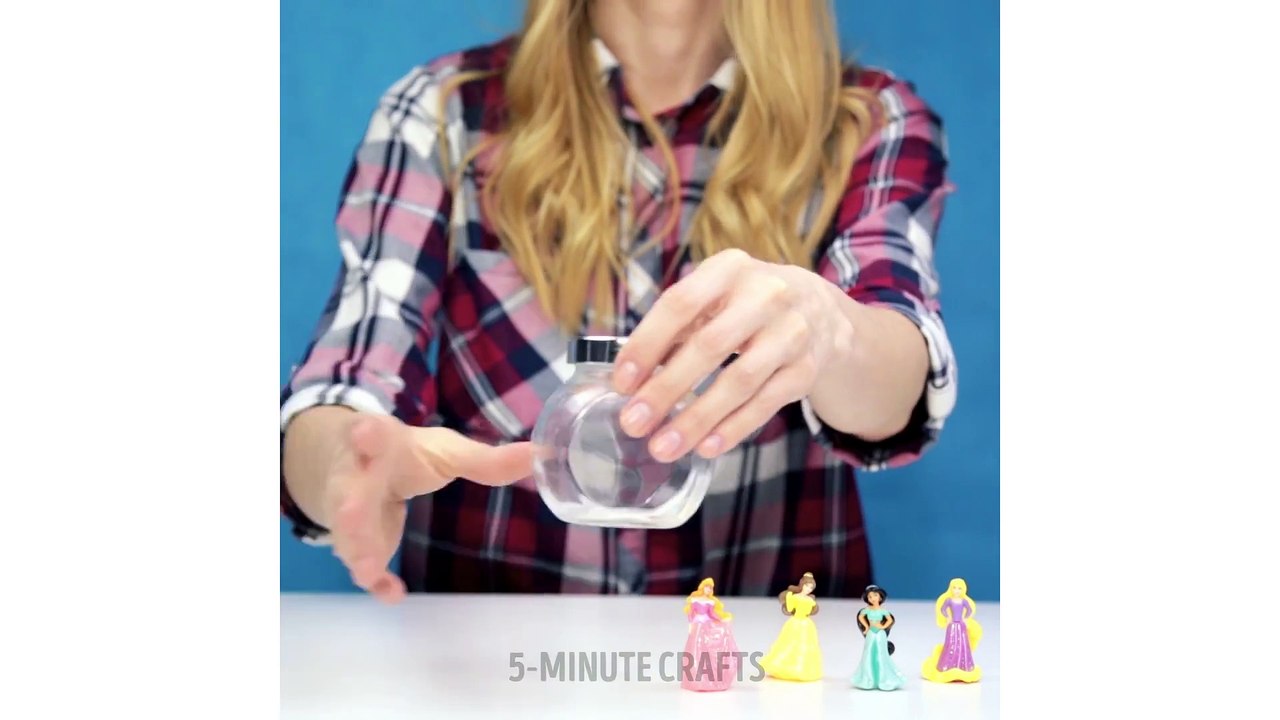 5 MINUTES CRAFTS | How to make a character snow globe in less than 5 minutes!
