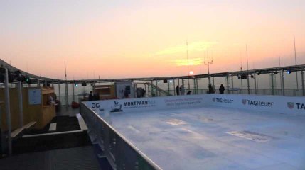 Les premières images de la patinoire la plus haute de France, sur le toit de la tour Montparnasse