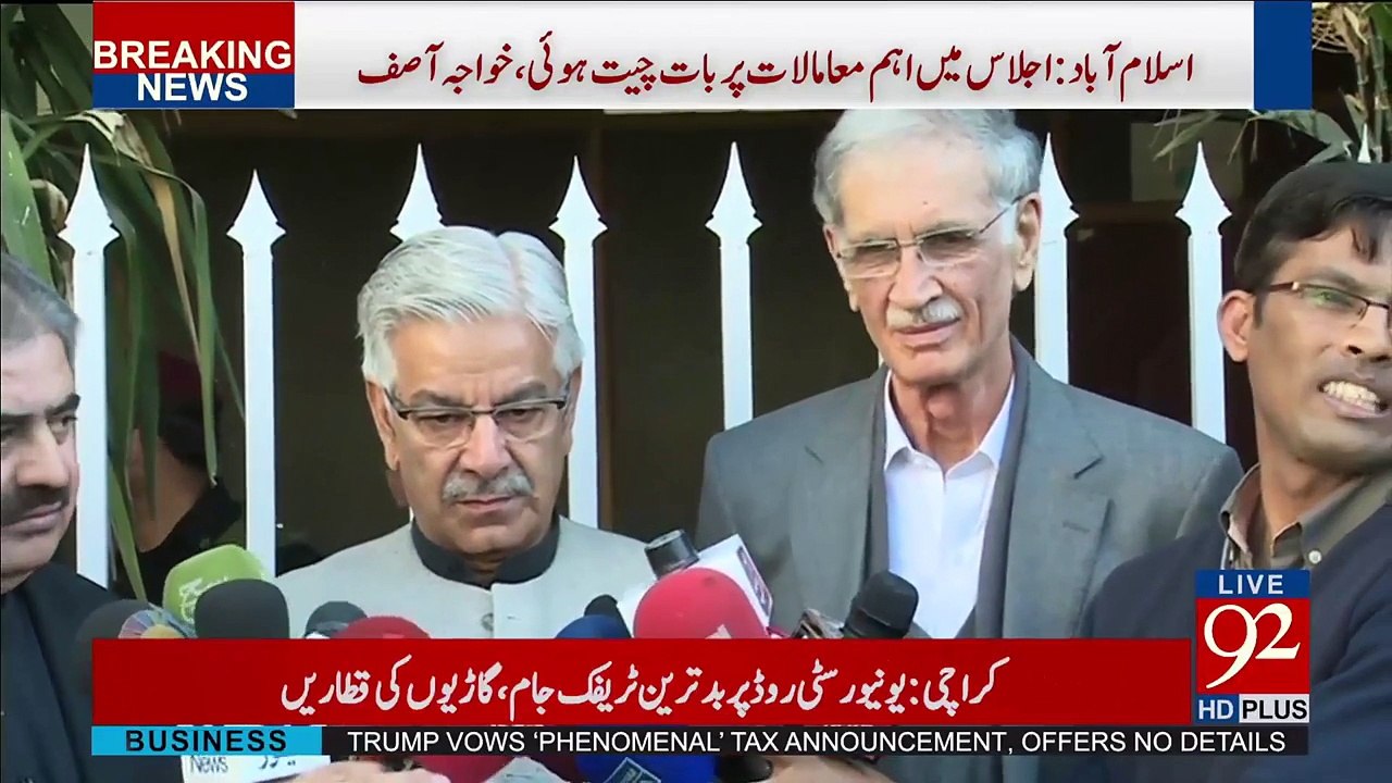Amazing Scene: Khawaja Asif And Pervaiz Khattak Joint Media Talk
