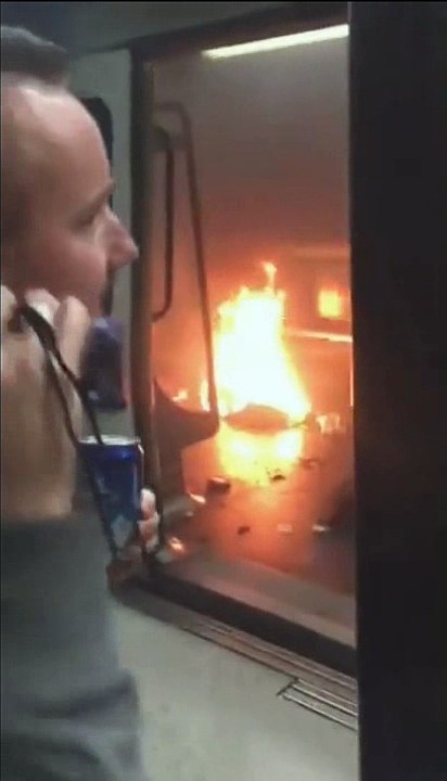 香港地鐵尖沙咀站傳自焚