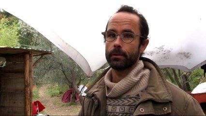 French farmer fined for helping refugees cross border