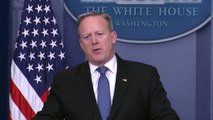 Sean Spicer loses his cool with journalist