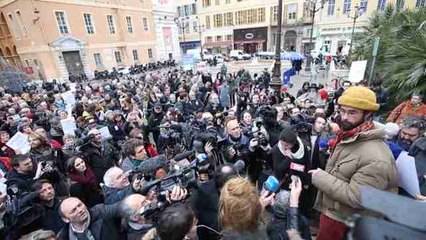 Justicia francesa imponen multa simbólica a un agricultor que ayudaba a inmigrantes a cruzar desde Italia
