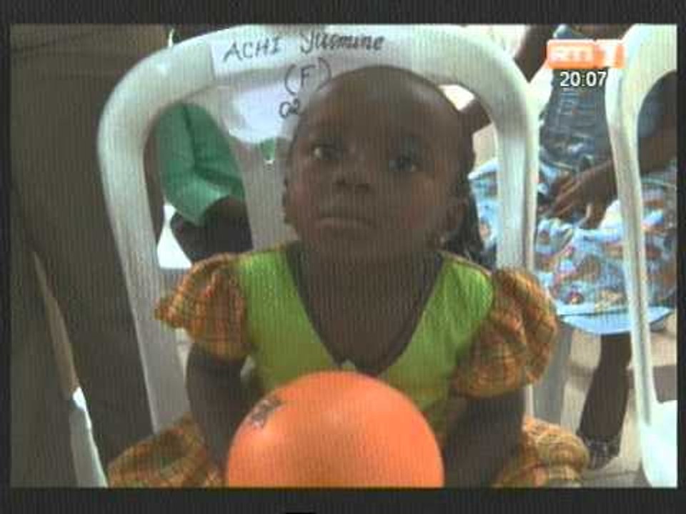 Le Ministre de l'Intérieur Ahmed bakayoko fête la Noël avec les enfants des Policiers