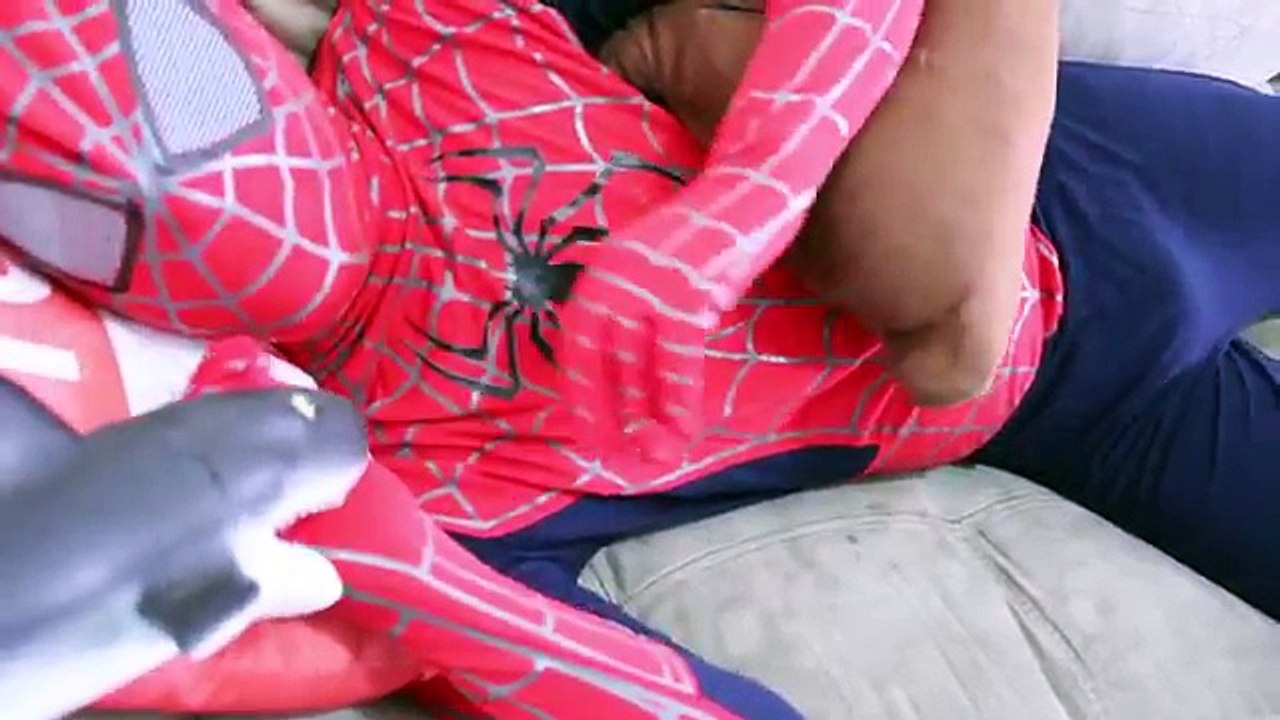 Joker Cuts Off Finger in Real Life! Joker vs Elsa Doctor vs Syringe w Spiderman & SpongeBob