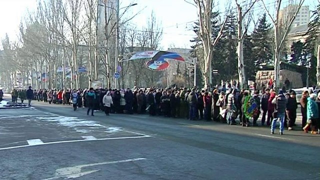 Ostukrainer nehmen Abschied von getötetem Rebellenführer Giwi