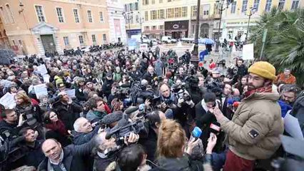 Francia imponen multa simbólica a un agricultor que ayudaba a inmigrantes a cruzar desde Italia
