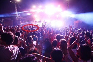 Le rappeur Drake demande à des filles d’enlever leur voile