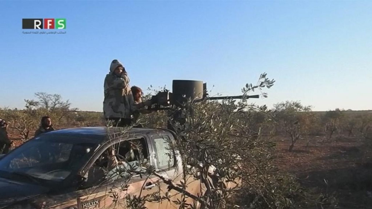 El-Bab'da Türkiye'nin desteklediği muhaliflerle Suriye ordusu karşı karşıya geldi
