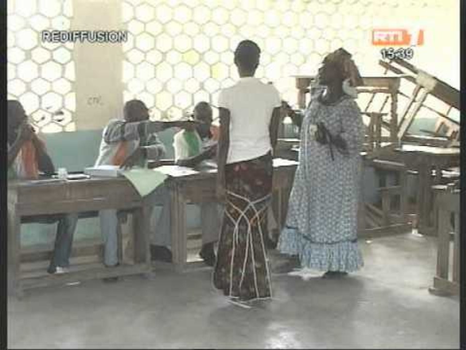 Législatives 2011 - Ambiance de jour de vote dans la commune du Plateau