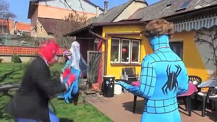 Pregnant Rapunzel Kissing Spiderman? w/ Frozen Elsa, Doctor! Superhero Fun!