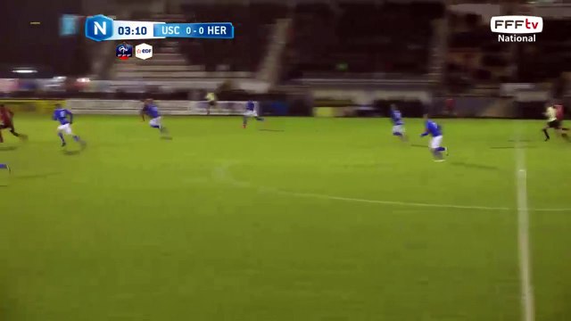 Première grosse occasion avec cette frappe qui termine sur le poteau !