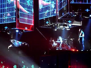 Tải video: Muse - United States Of Eurasia - Turin Palasport Olimpico - 12/04/2009