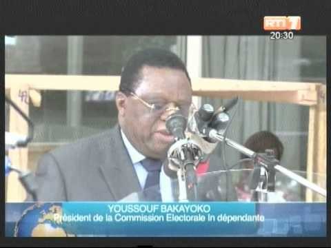 Législatives 2011: Le président de la CEI Bakayoko remet aux candidats leurs affiches