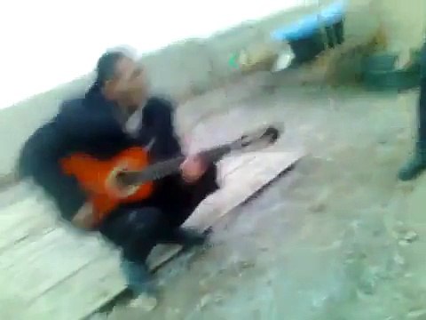 Carcelero guitarrista Fångvaktare Geôlier guitariste Gefängniswärter Gitarrist Carceriere Jailer guitar player Asia musique Asie Asie Clips مقاطع آسيا Klip Asia एशिया क्लिप्स ایشیا کلپس видео video فيديو वीडियो วีดีโอ bhidio