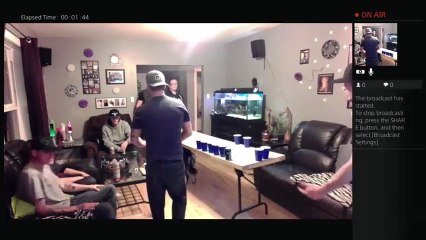 Beer pong in the living room (33)