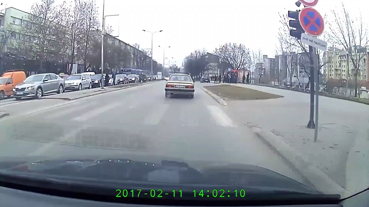 Shoferi i trent per pak te shkaktoj tragjedi
