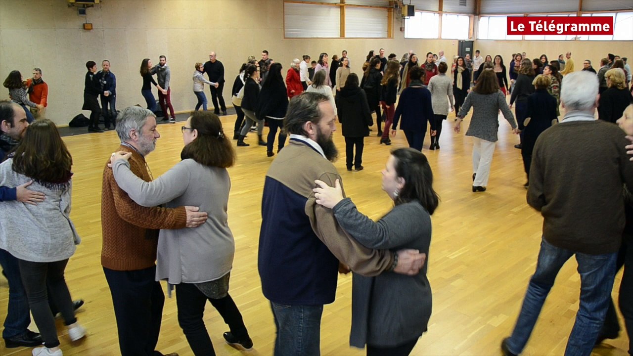50 ans de War'l Leur. Plus de 100 danseurs en répétition à Cesson-Sévigné.