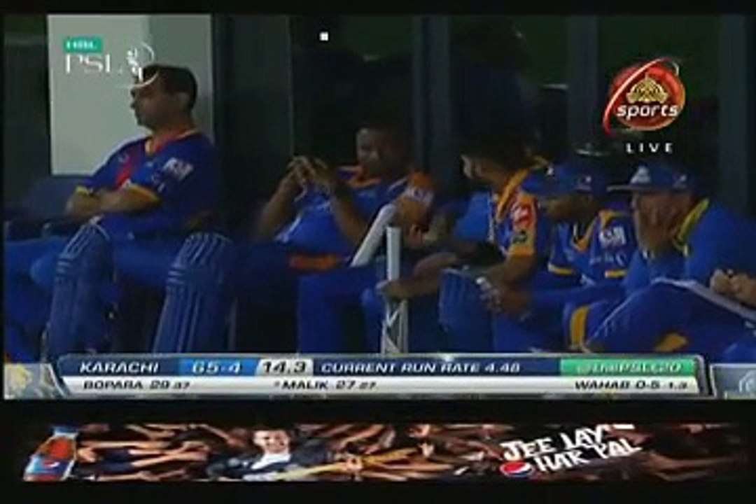 Gali Gali Ma Shor Ha Nawaz Sharif Chor Hai - People Chants During PSL Match