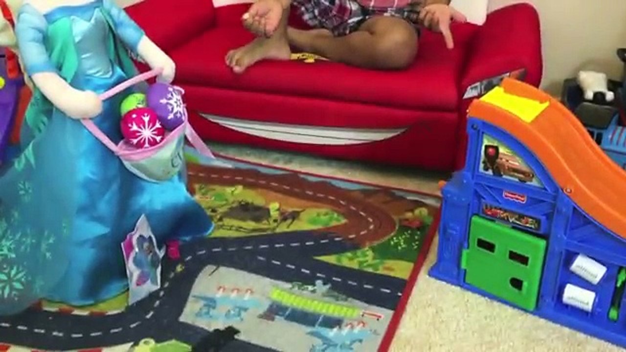 TOYS SURPRISES GIANT BALLOON DROP POP CHALLENGE Kid Video Frozen Elsa doll Ryan ToysReview