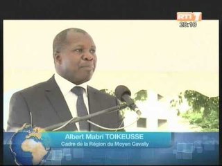 Télécharger la video: Mme Dominique Ouattara offre pour 200 millions de médicaments aux populations des Montagnes