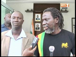 Le 1er Ministre Soro Guillaume a reçu en audience l'artiste reggae Tiken Jah Ticken jah