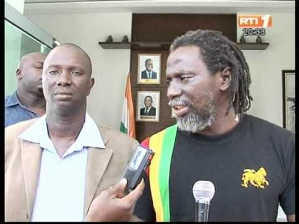 Le 1er Ministre Soro Guillaume a reçu en audience l'artiste reggae Tiken Jah Ticken jah