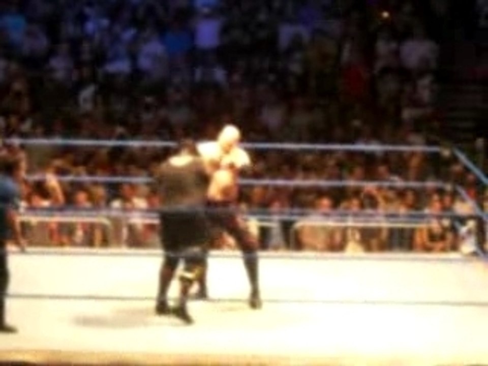 WWE Smacdown Tour Bercy - Kane de la troisieme corde