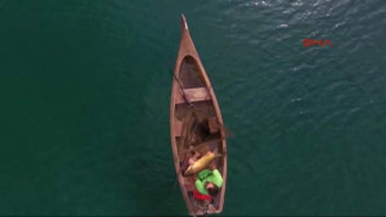 Koca Koca Balıkları Tutup Tekrar Göle Bırakıyorlar 1