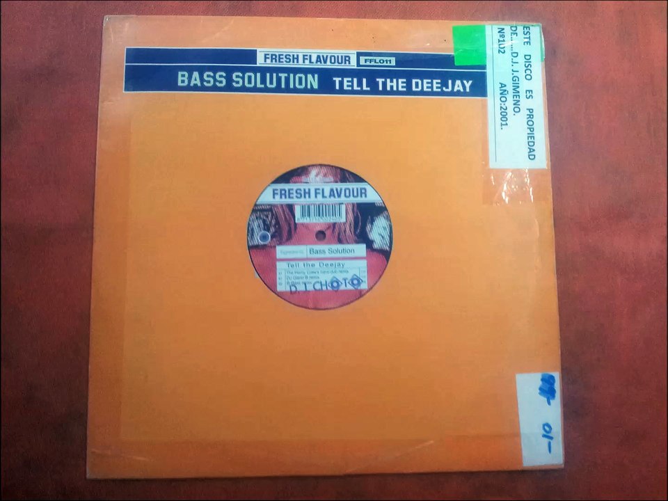 BASS SOLUTION.''TELL THE DEEJAY.''.(BASS SOLUTION.(B-BASS REMIX.)(12''.)(2001.)