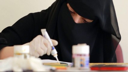 Yemeni artist creates beauty from rubble of war